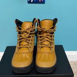 Nike Kids Brown and Black Boots